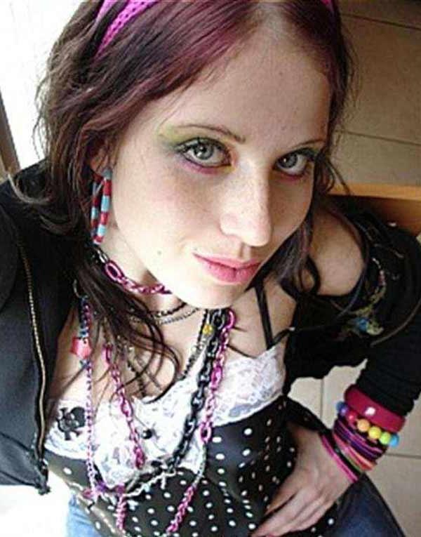 16P Pictures of hot alternative girlfriends showing their beauty