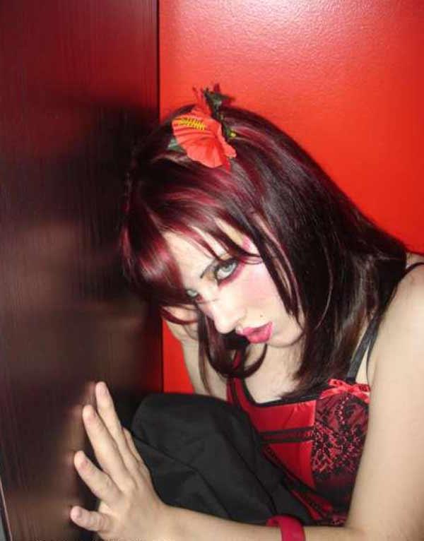 16P Pictures of hot alternative girlfriends showing their beauty