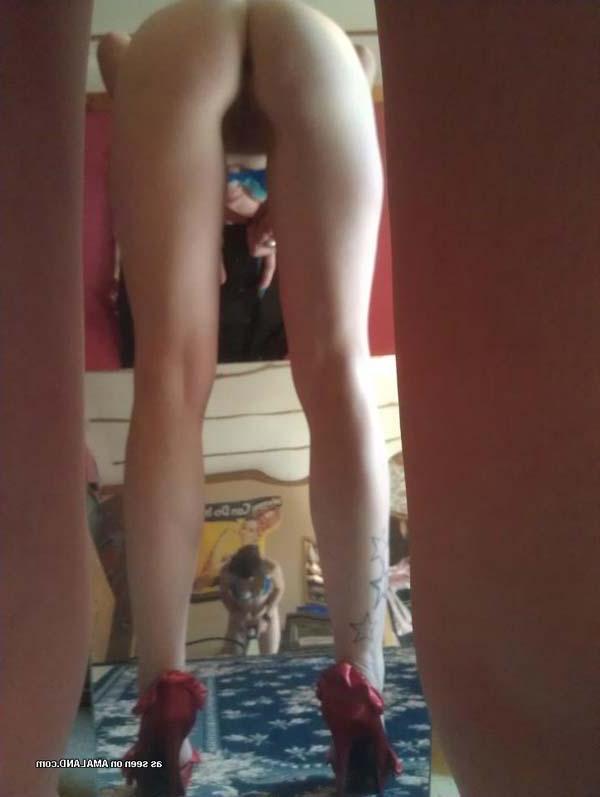 16P Picture gallery of a steamy hot scene babe's sexy selfpics