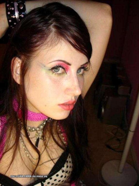 14P Pictures of beautiful alt girlfriends showing off