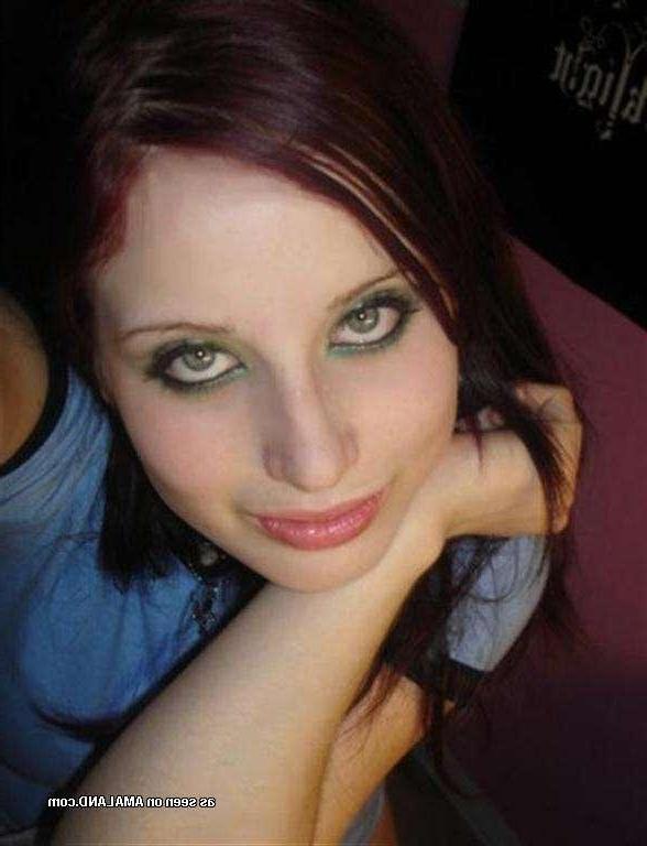 14P Pictures of beautiful alt girlfriends showing off