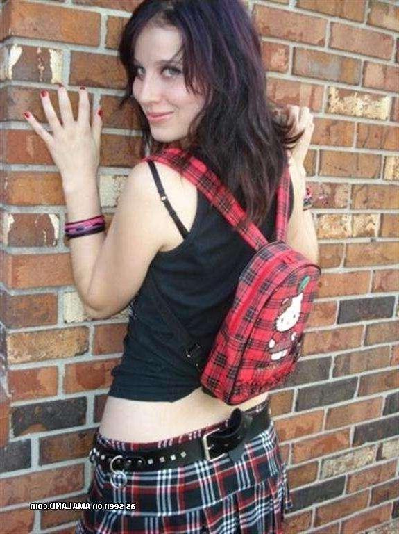 14P Pictures of beautiful alt girlfriends showing off