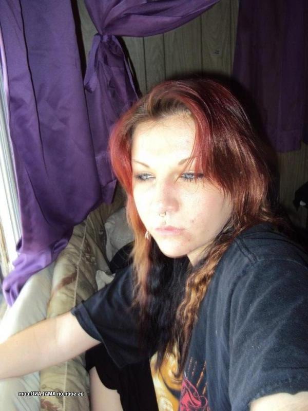14P Picture gallery of sexy inked and pierced girlfriends
