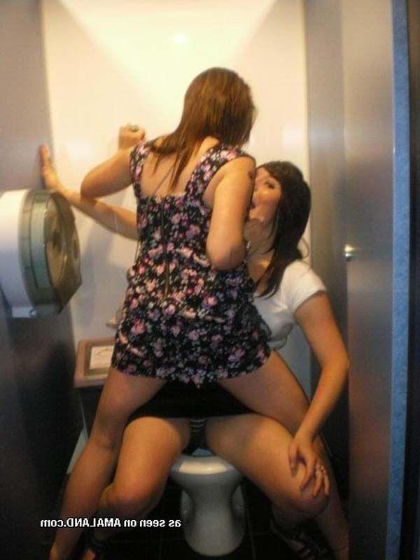 15P Pictures of beautiful girlfriends eating pussy