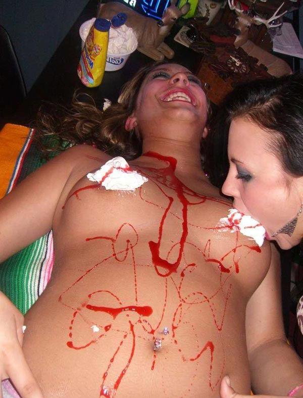 16P Pictures of horny girlfriends eating pussy