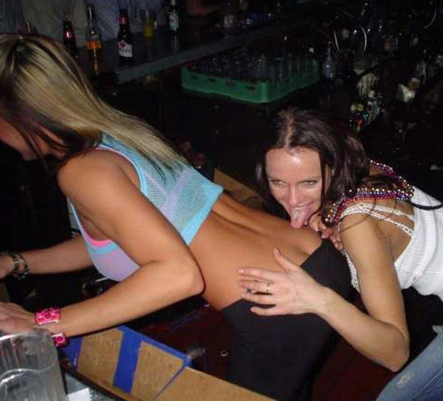 16P Pictures of horny girlfriends eating pussy