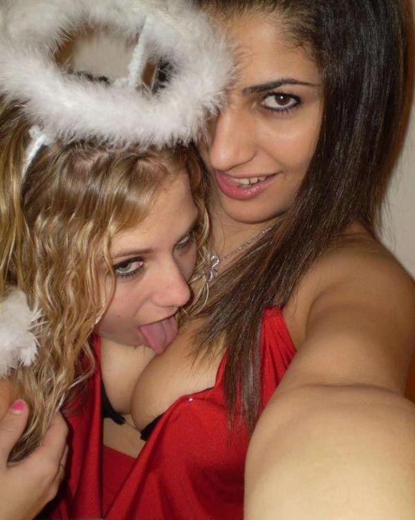 16P Pictures of horny girlfriends eating pussy