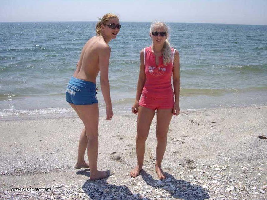 16P Pictures of two hot teens eating pussy on a beach