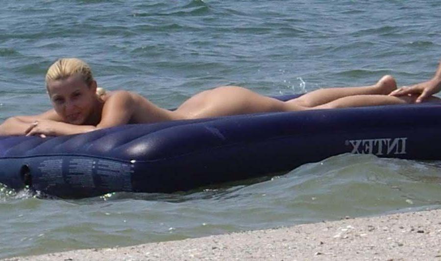 16P Pictures of two hot teens eating pussy on a beach