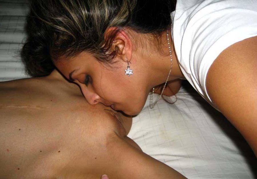 16P Pictures of hot girlfriends eating pussy