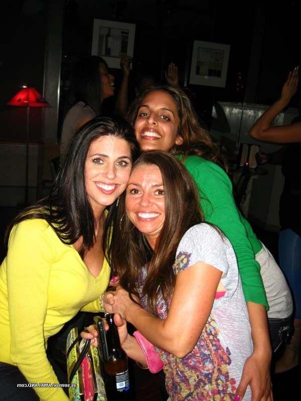 16P Pictures of hot girlfriends eating pussy
