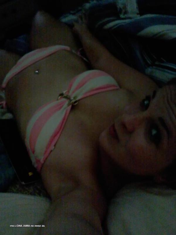 14P Non-nude blonde cutie camwhoring in her lingerie