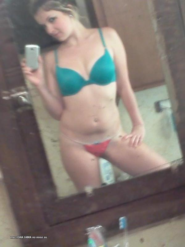 14P Non-nude blonde cutie camwhoring in her lingerie