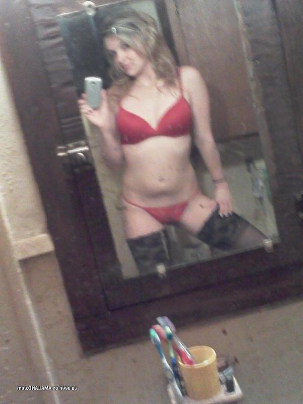 14P Non-nude blonde cutie camwhoring in her lingerie