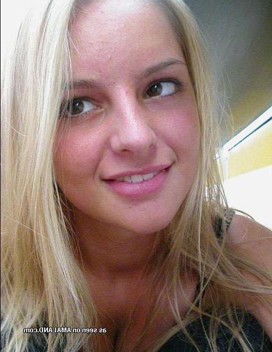 15P Blonde rockstar cutie posing with her guitar