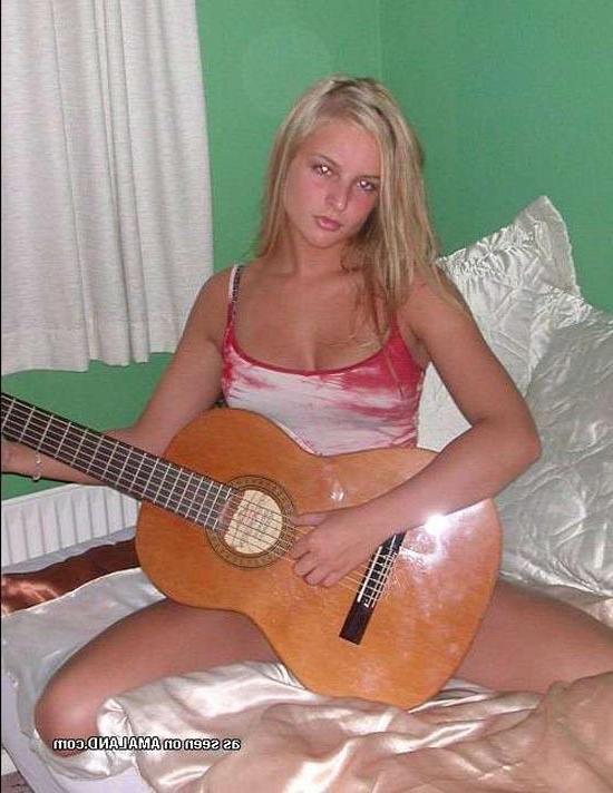 15P Blonde rockstar cutie posing with her guitar