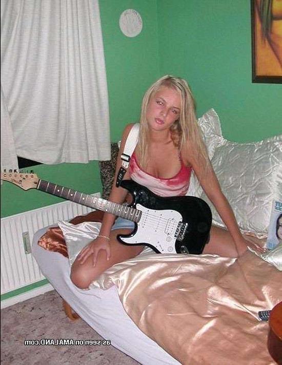 15P Blonde rockstar cutie posing with her guitar