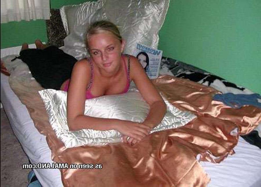 15P Blonde rockstar cutie posing with her guitar