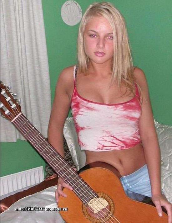 15P Blonde rockstar cutie posing with her guitar