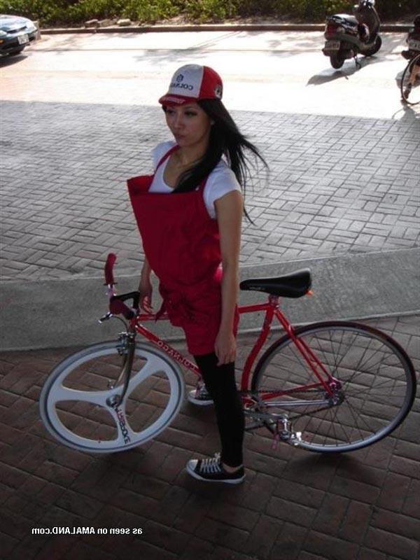 15P Gallery of sexy amateur babes riding their bikes