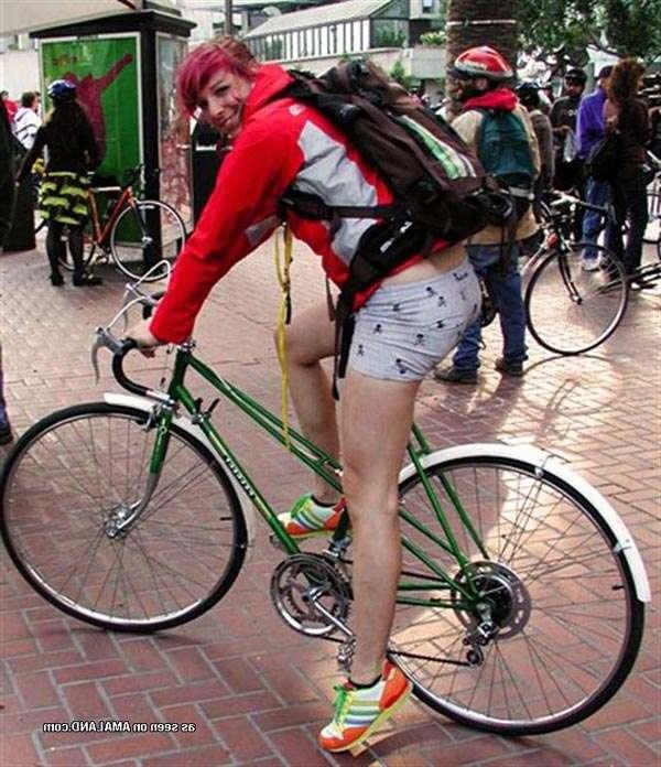 15P Gallery of sexy amateur babes riding their bikes