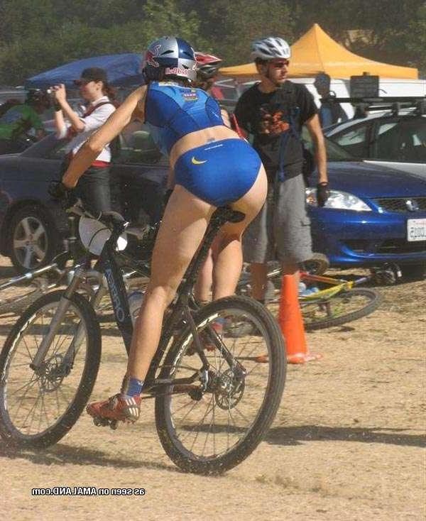 15P Gallery of sexy amateur babes riding their bikes
