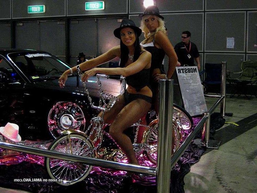 15P Gallery of sexy amateur babes riding their bikes