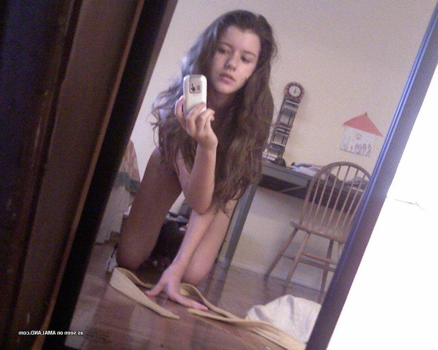 15P Various girlfriends self-shooting in front of the mirror