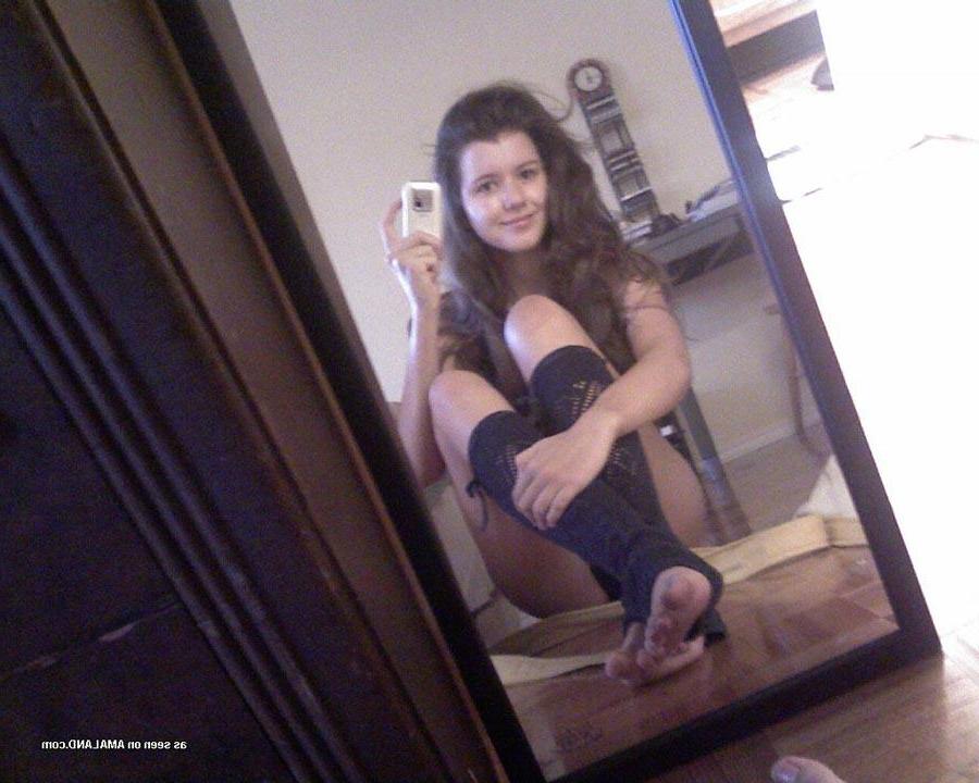 15P Various girlfriends self-shooting in front of the mirror
