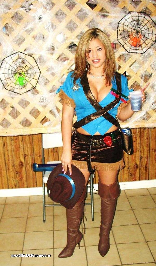 16P Big-tittied hottie in various hacked Myspace photos