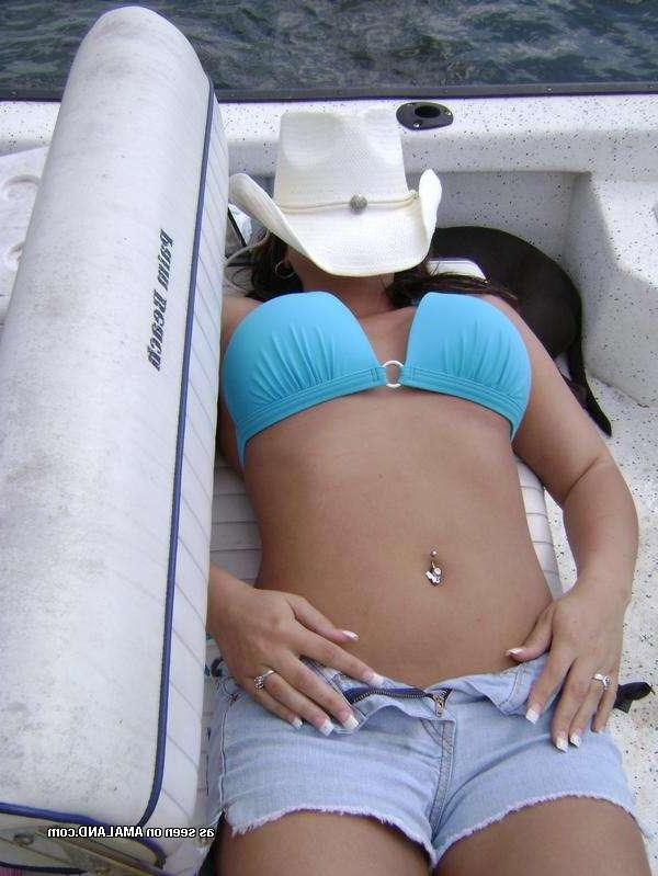 16P Big-tittied hottie in various hacked Myspace photos