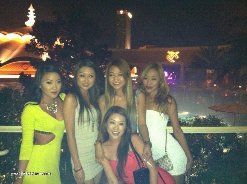 14P Collection of sexy non-nude party babes posing for the cam