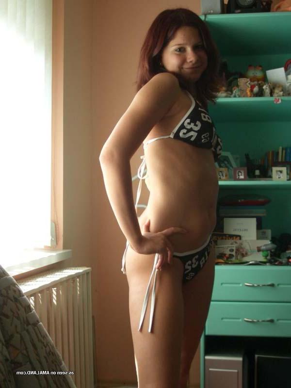 16P Photo compilation of an amateur sexy non-nude babe's selfpics