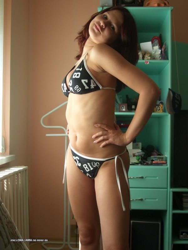 16P Photo compilation of an amateur sexy non-nude babe's selfpics