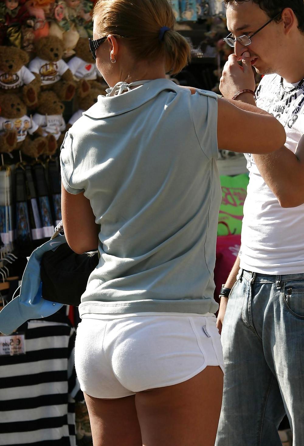 25P Candid booty shorts