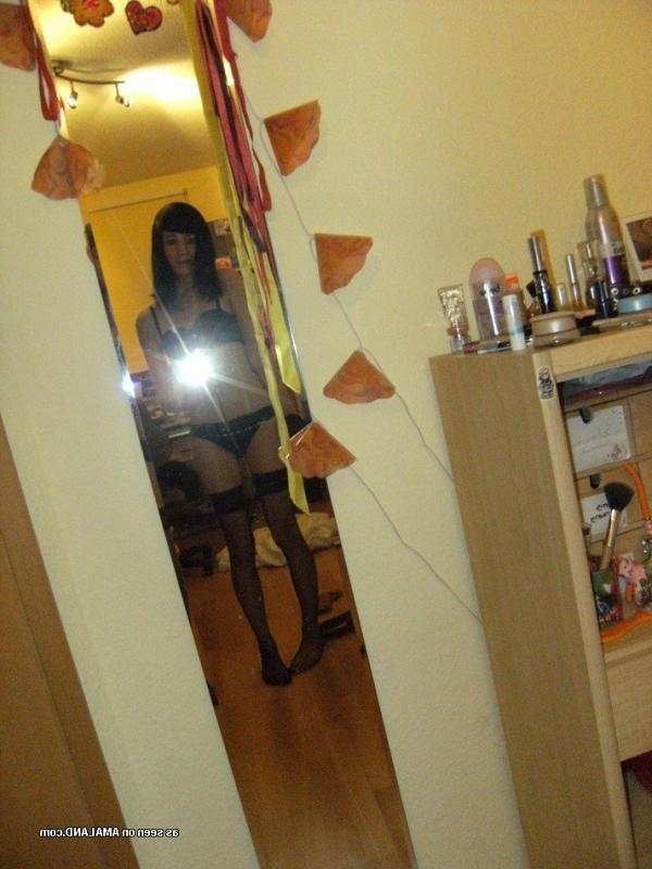 15P Naughty chick plays with her pussy while selfshooting