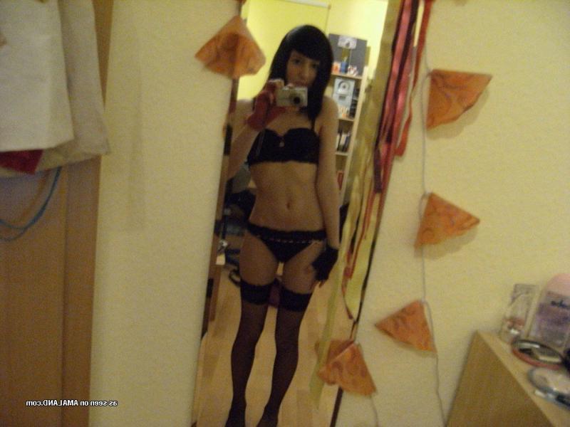 15P Naughty chick plays with her pussy while selfshooting