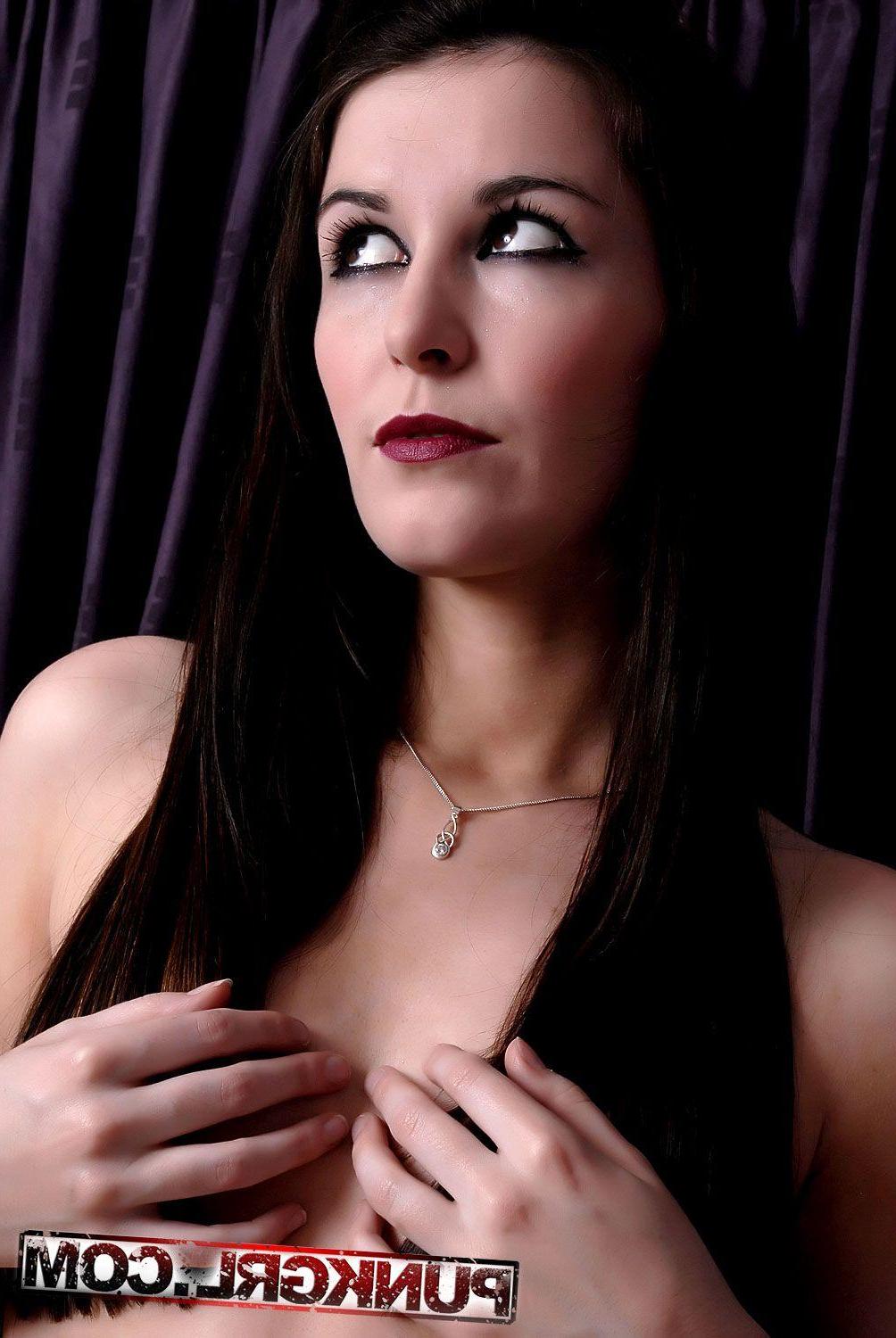 20P Pictures of teen girl Lora Lamour stripping for you