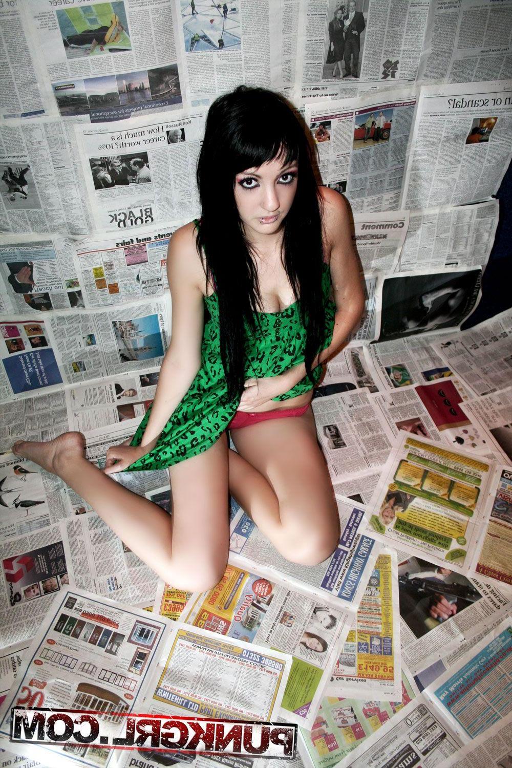 15P Pictures of teen girl Sisely getting kinky on the floor