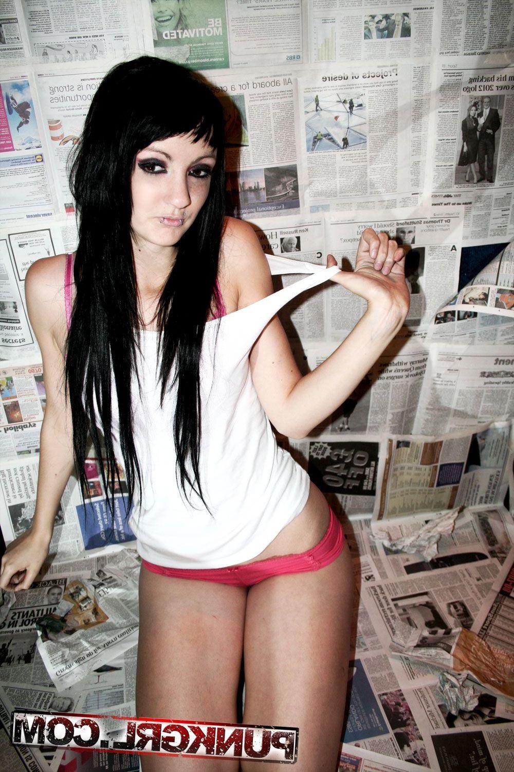 15P Pictures of teen girl Sisely getting kinky on the floor