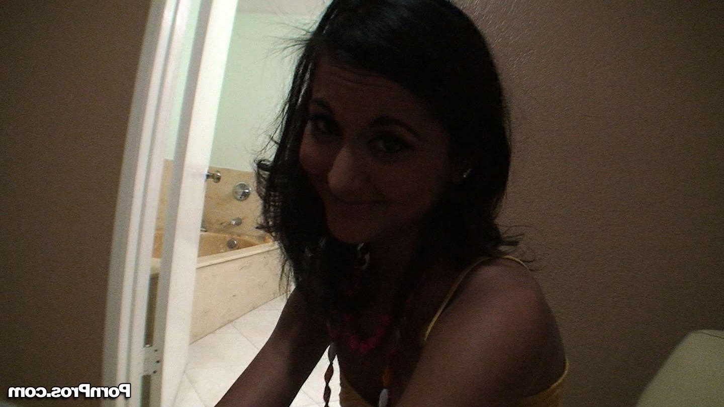 15P Sexy brunette girlfriend Cassidy Morgan gets hot on a homemade sex tape