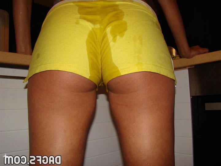 12P Pretty brunette gf Aaren gets horny in the kitchen