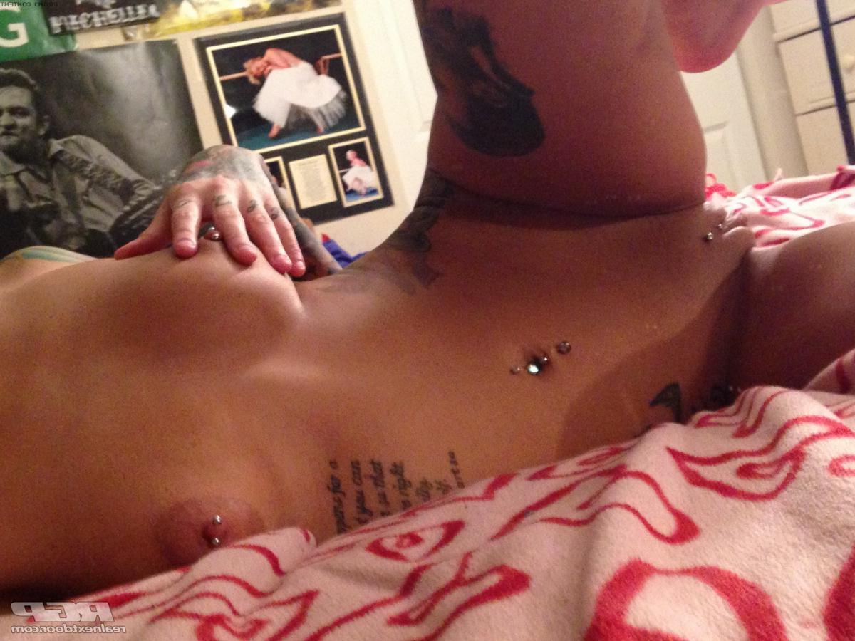 15P Brunette alt girl Dylan takes selfies of her stuffing her holes at home