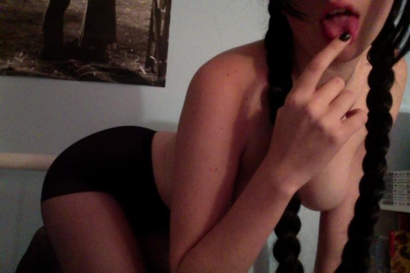 14P Sexy webcam babe in pantyhose busts out the webcam