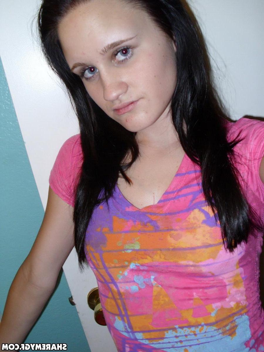 12P Brunette girlfriend isnt shy as she takes selfshot pictures in the mirror
