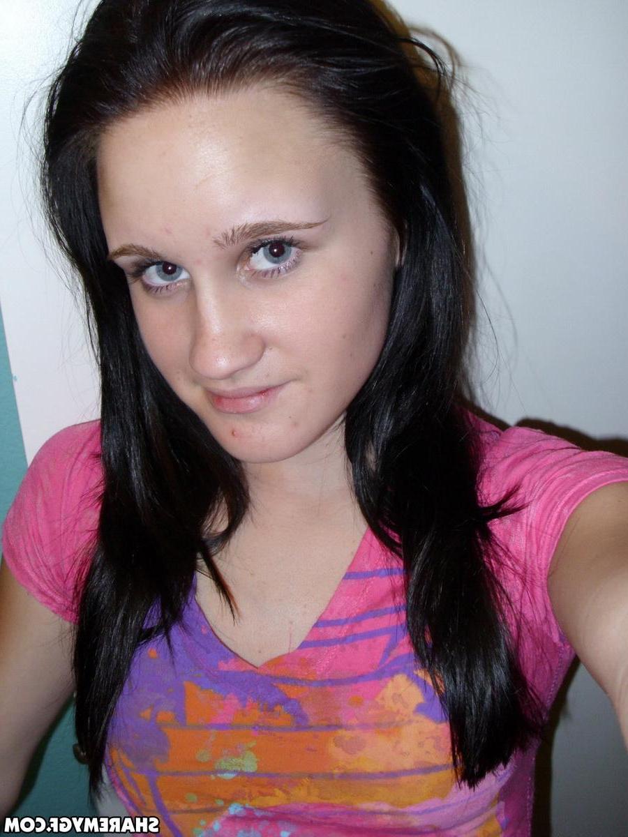 12P Brunette girlfriend isnt shy as she takes selfshot pictures in the mirror