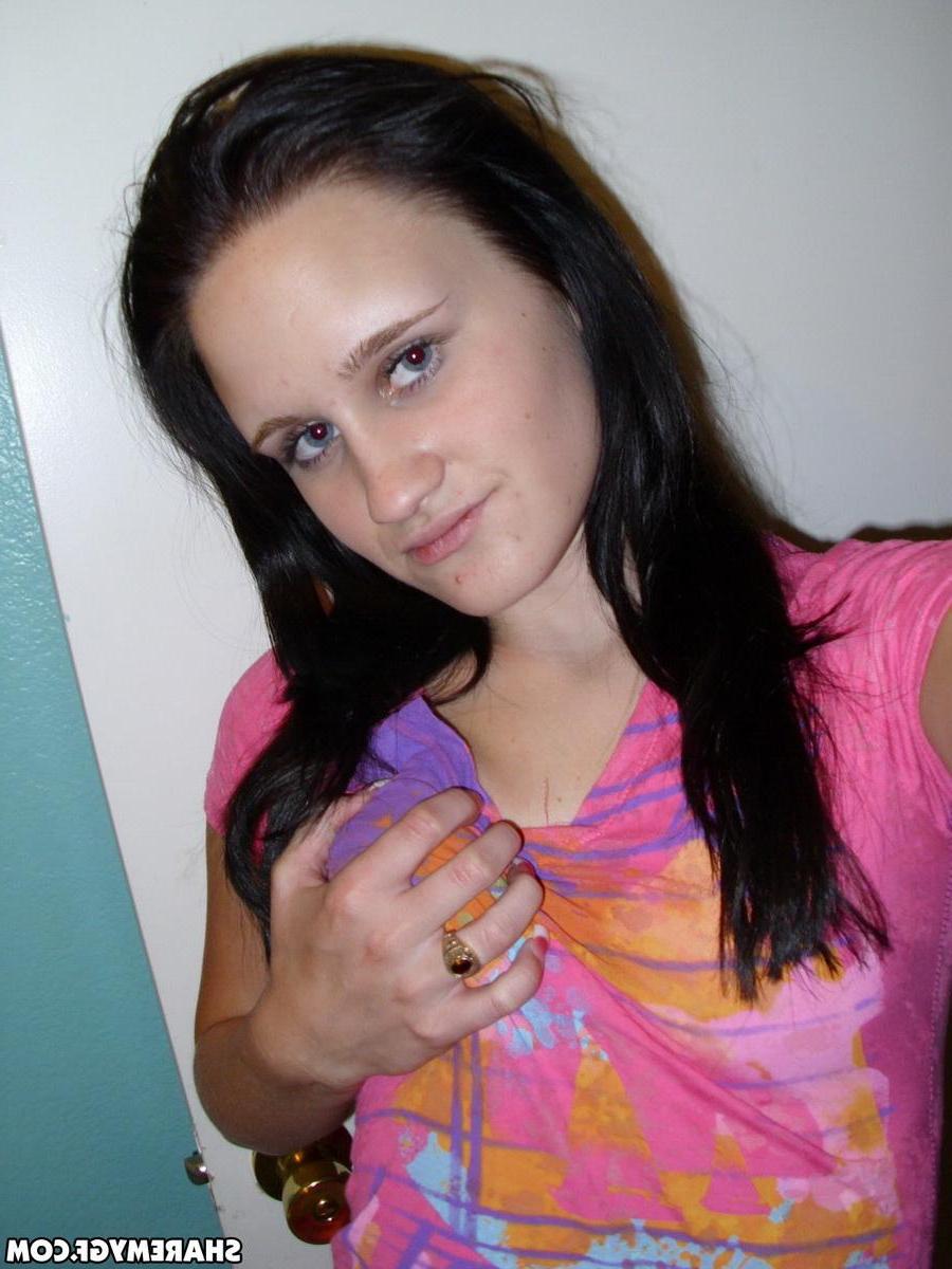 12P Brunette girlfriend isnt shy as she takes selfshot pictures in the mirror