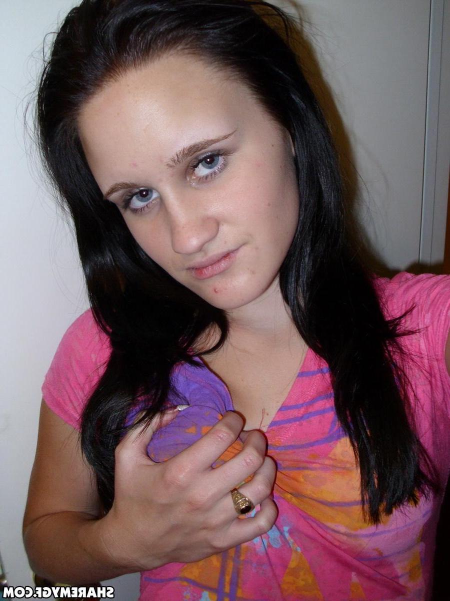 12P Brunette girlfriend isnt shy as she takes selfshot pictures in the mirror