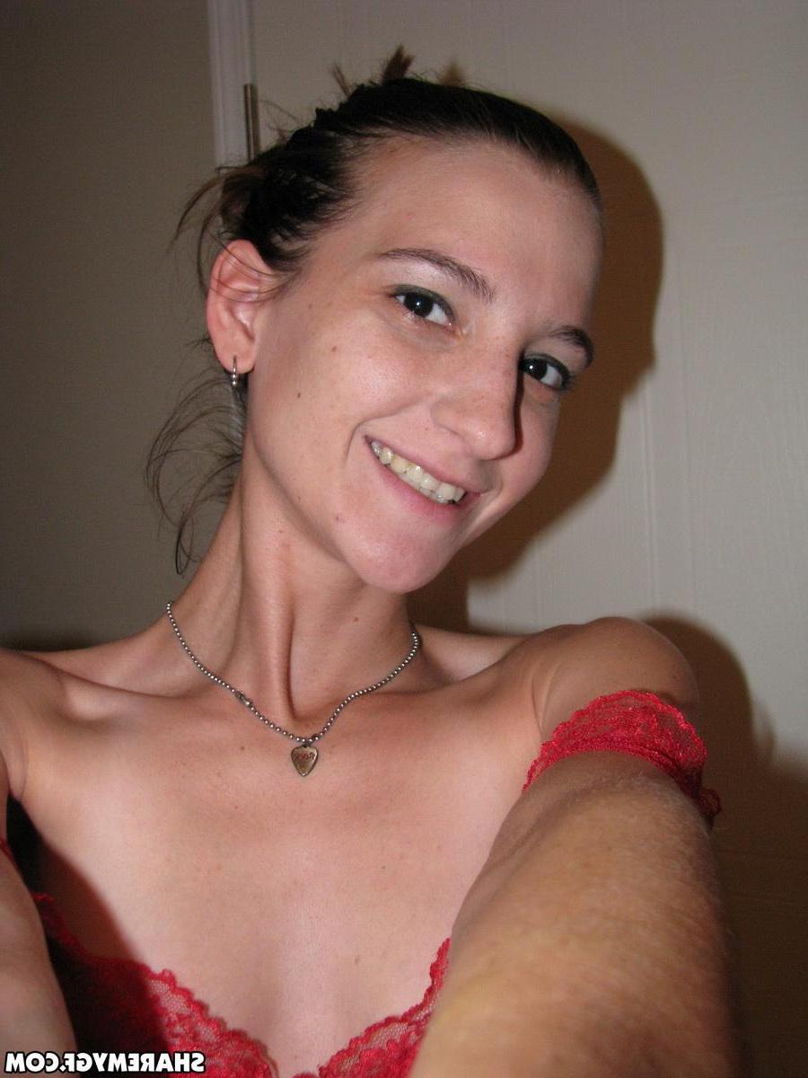 12P Brunette girlfriend takes selfshot pictures in red lace lingerie