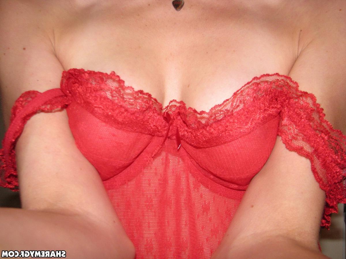 12P Brunette girlfriend takes selfshot pictures in red lace lingerie